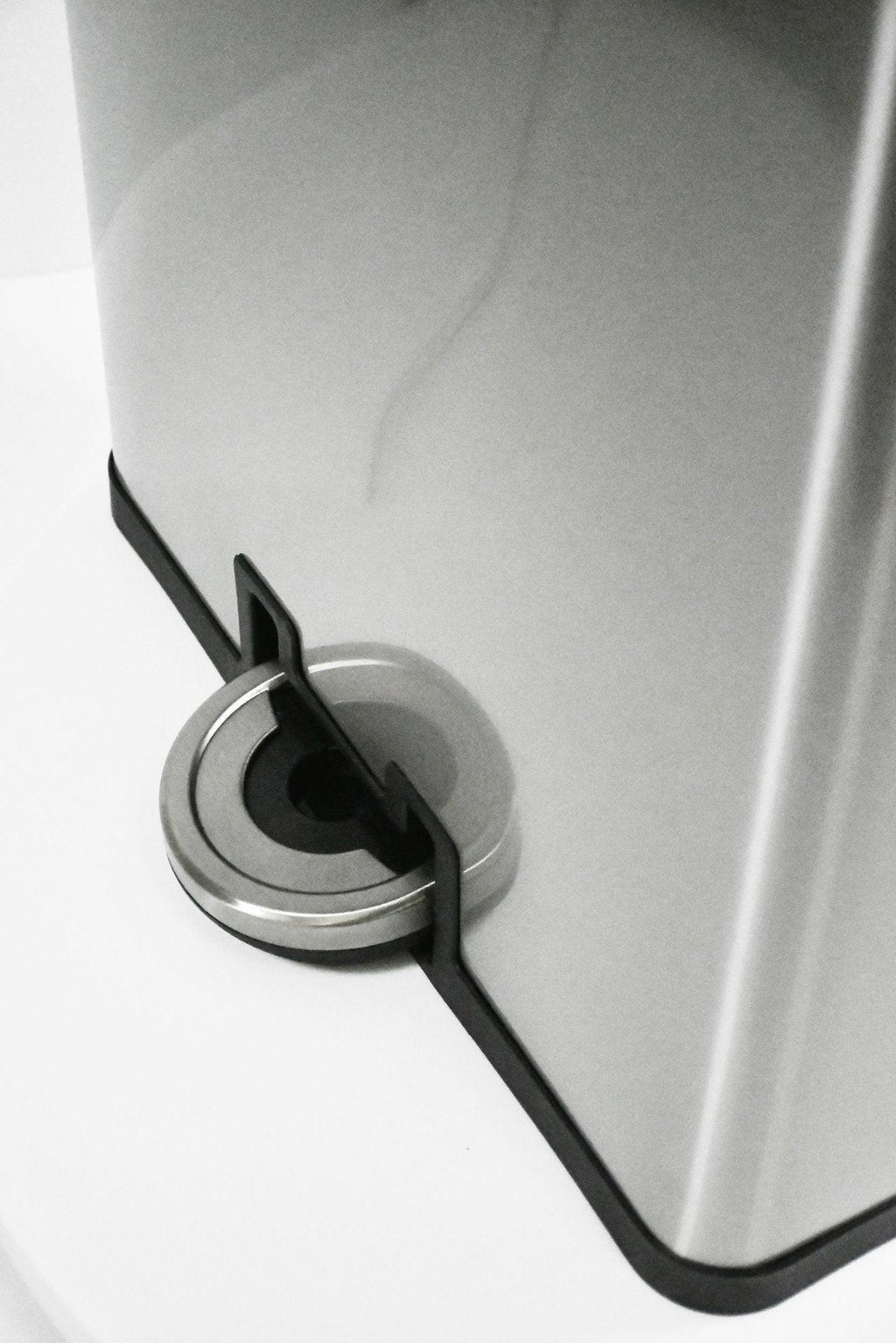 SimplyKleen Corinth  Stainless Steel Trash Can with Lid